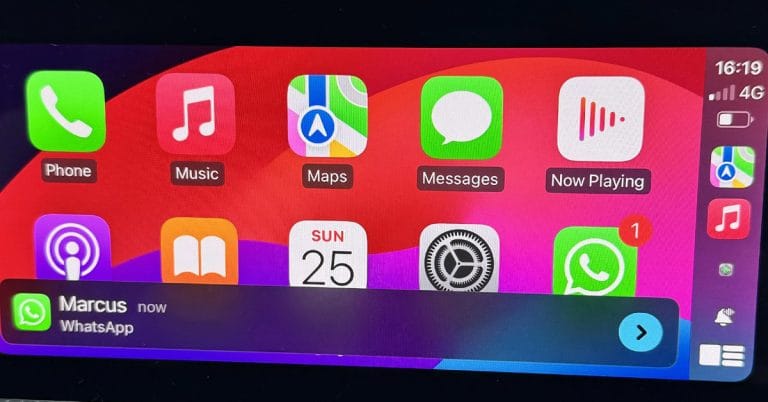 WhatsApp CarPlay
